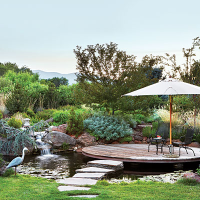 circular-patio-waterfall-moat-l